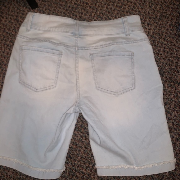 Blue shorts. 2 bottons. Size 9 - Picture 3 of 3